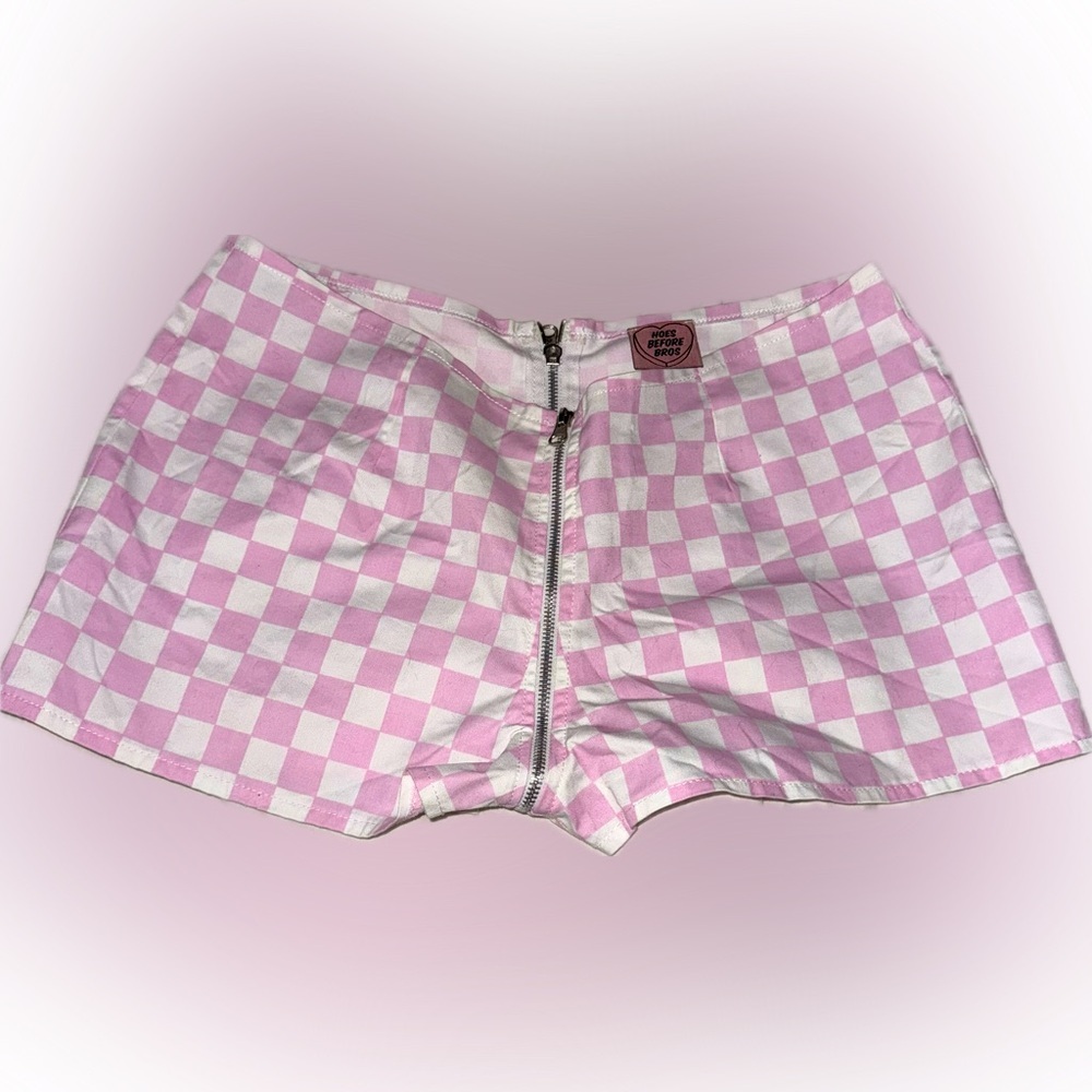 New without tags Hoes Before Bros pink and white zip checkered shorts
